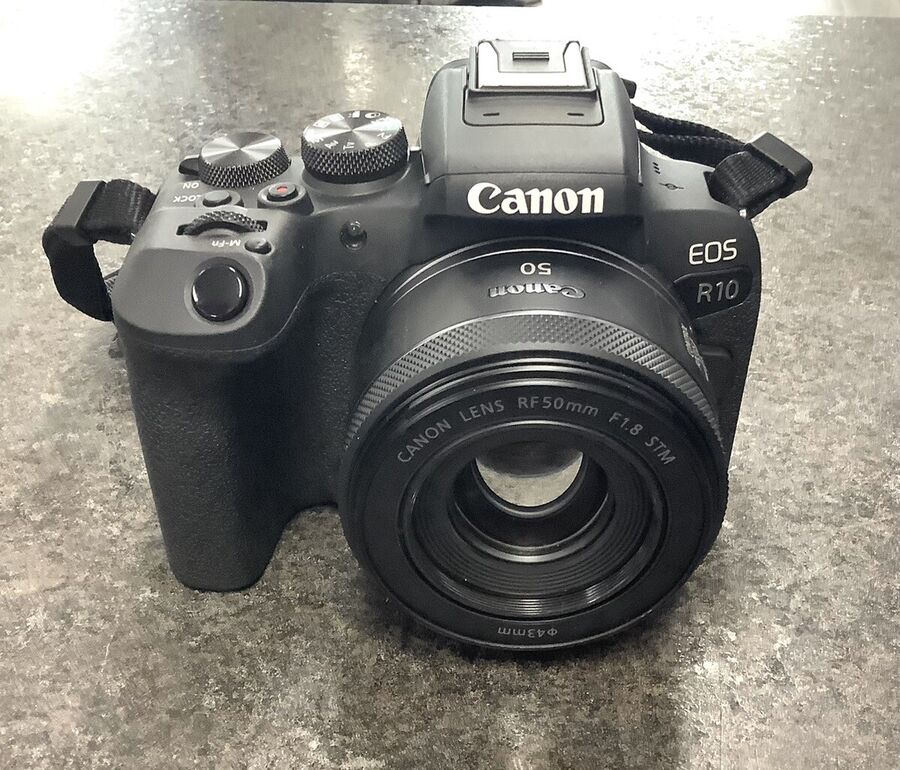 CANON EOS-R10 MIRRORLESS CAMERA