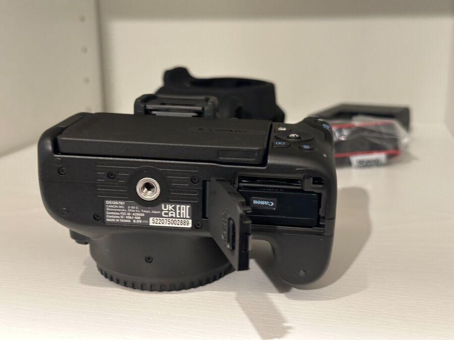 Canon EOS Rebel SL3 250D DSLR Camera (Body) Black