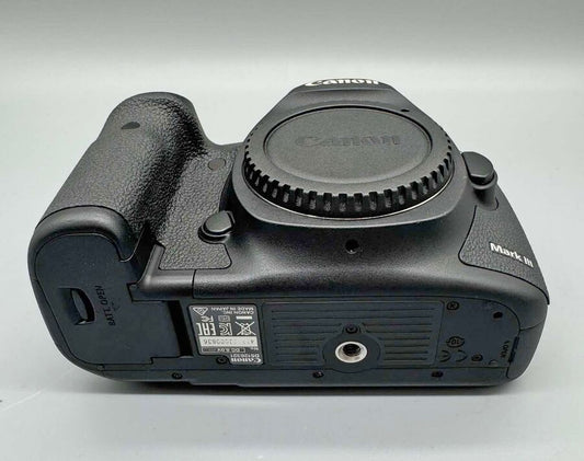 Canon EOS 5D Mark III 22.3 MP Digital SLR Camera