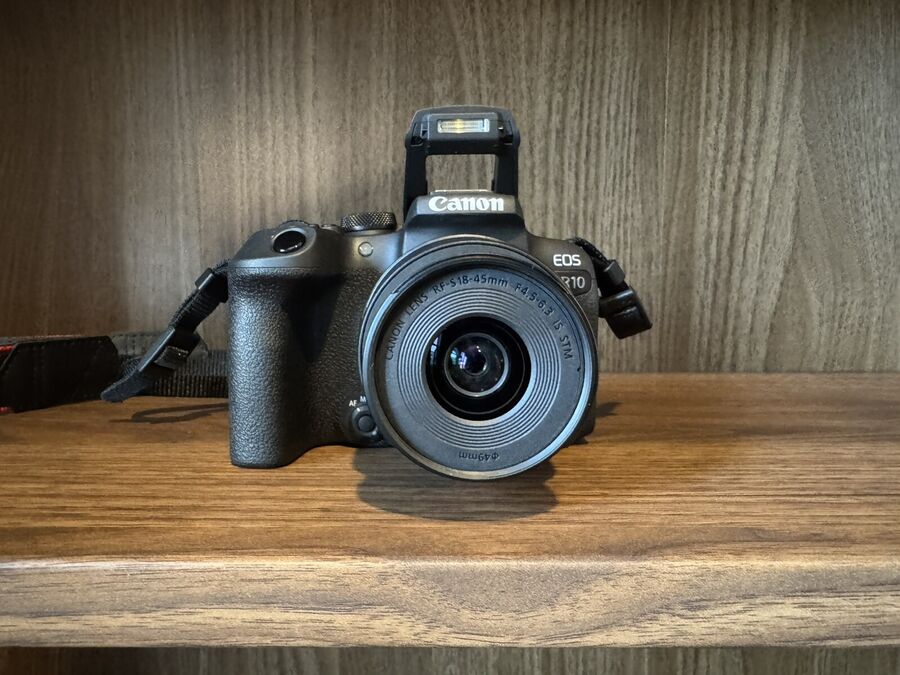 Canon EOS R10 Mirrorless Camera with RF-S 18-45 f/4.5-6.3 IS STM Lens - Black